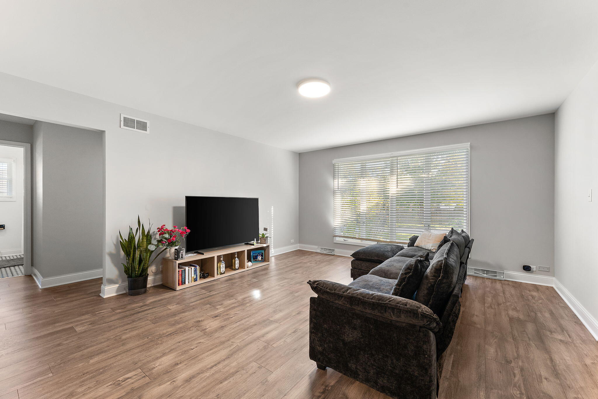 1039 Ridge Road Munster, IN 46321 - Photo 10 of 22 2048x1365