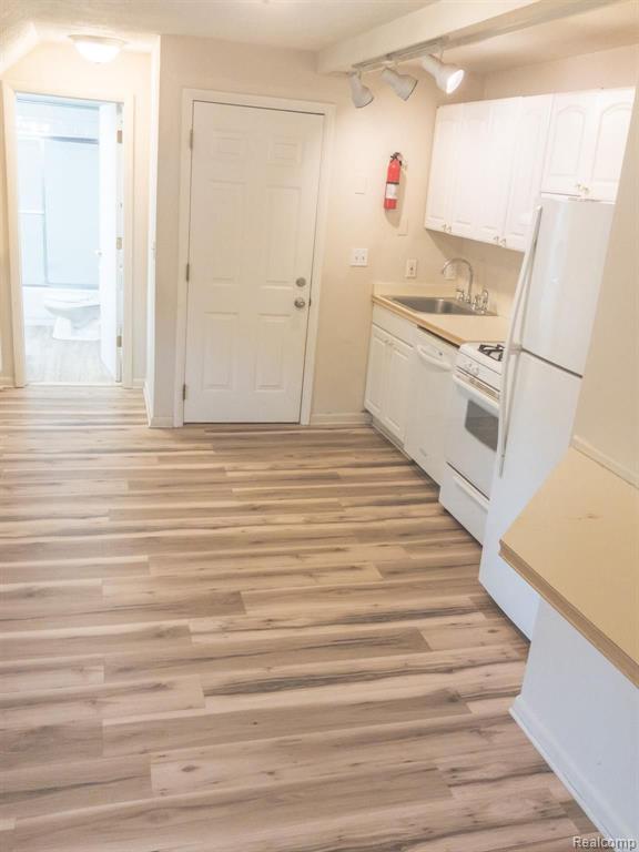 305 Twelve Mile Road, Unit 2 Royal Oak, MI 48073 - Photo 5 of 13