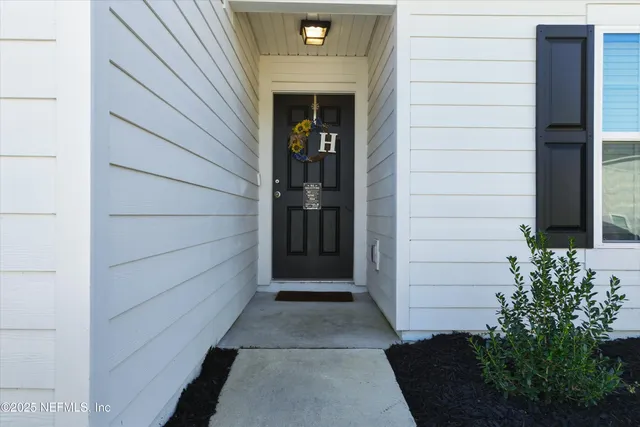 a view of entrance door of the house