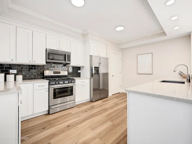 $424,900 | 10735 Clock Tower Drive, Unit 503, Countryside, IL 60525