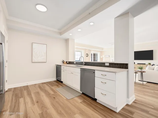 $424,900 | 10735 Clock Tower Drive, Unit 503, Countryside, IL 60525