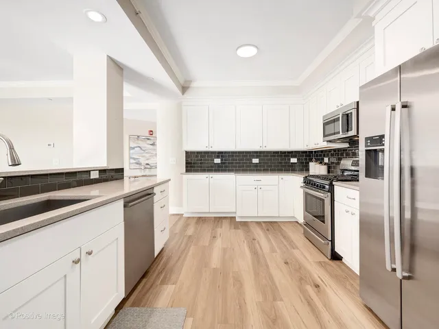 $424,900 | 10735 Clock Tower Drive, Unit 503, Countryside, IL 60525