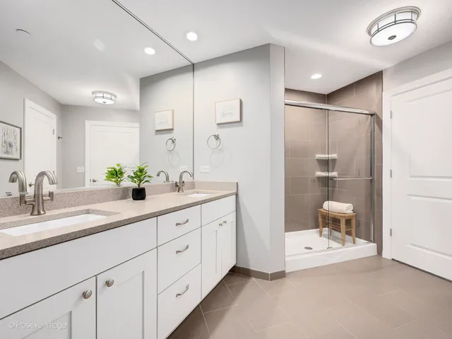 $424,900 | 10735 Clock Tower Drive, Unit 503, Countryside, IL 60525