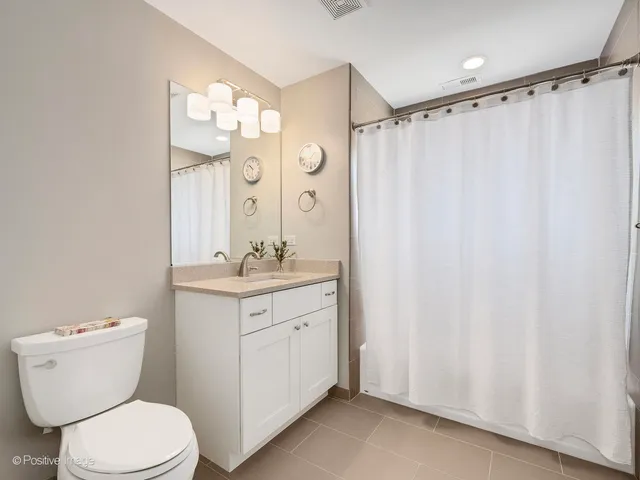 $424,900 | 10735 Clock Tower Drive, Unit 503, Countryside, IL 60525