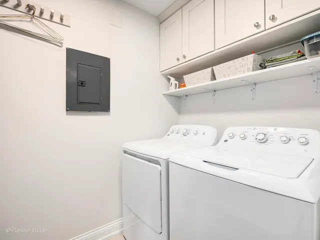 $424,900 | 10735 Clock Tower Drive, Unit 503, Countryside, IL 60525