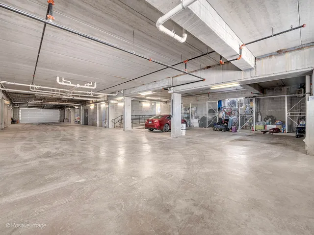 $424,900 | 10735 Clock Tower Drive, Unit 503, Countryside, IL 60525