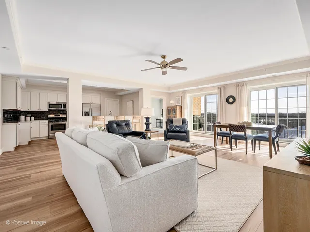 $424,900 | 10735 Clock Tower Drive, Unit 503, Countryside, IL 60525