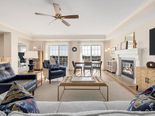 $424,900 | 10735 Clock Tower Drive, Unit 503, Countryside, IL 60525