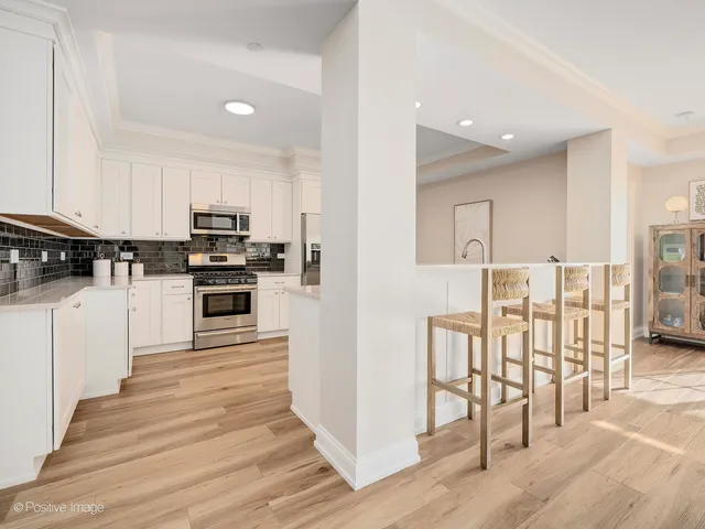 $424,900 | 10735 Clock Tower Drive, Unit 503, Countryside, IL 60525