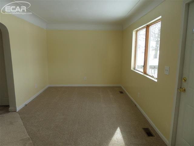 6387 Porter Road Grand Blanc, MI 48439 - Photo 5 of 19 21414025-4.JPG