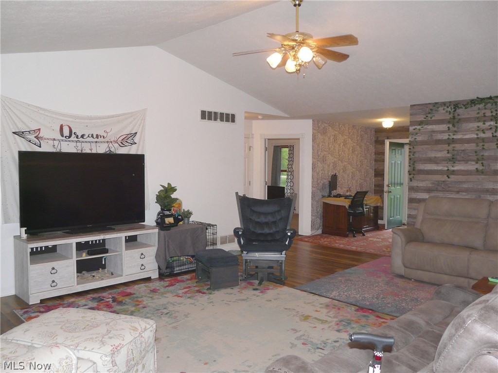 4777 Waterloo Road Atwater, OH 44201 - Photo 4 of 26