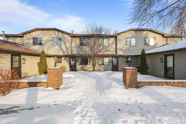 $210,000 | 5674 Brandlwood Court, Unit 54, White Bear Lake, MN 55110