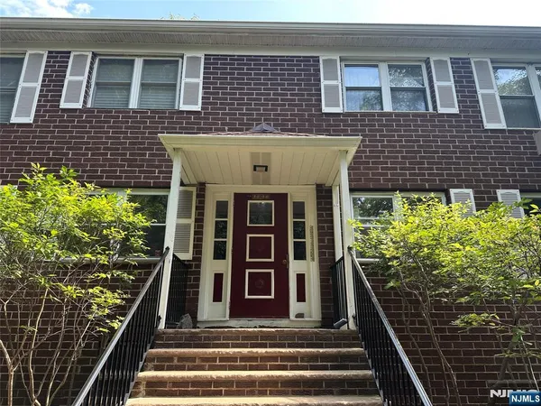 $275,000 | 100 Pierson Miller Drive, Unit F12, Pompton Lakes, NJ 07442