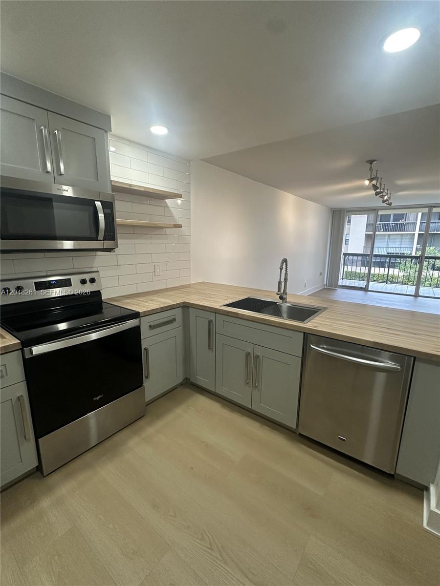 10425 Southwest 112th Avenue, Unit 215 Miami, FL 33176 - Photo 5 of 22