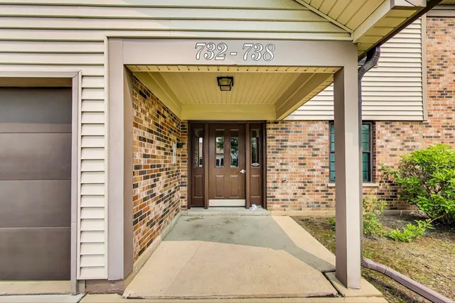 a view of entryway door of the house