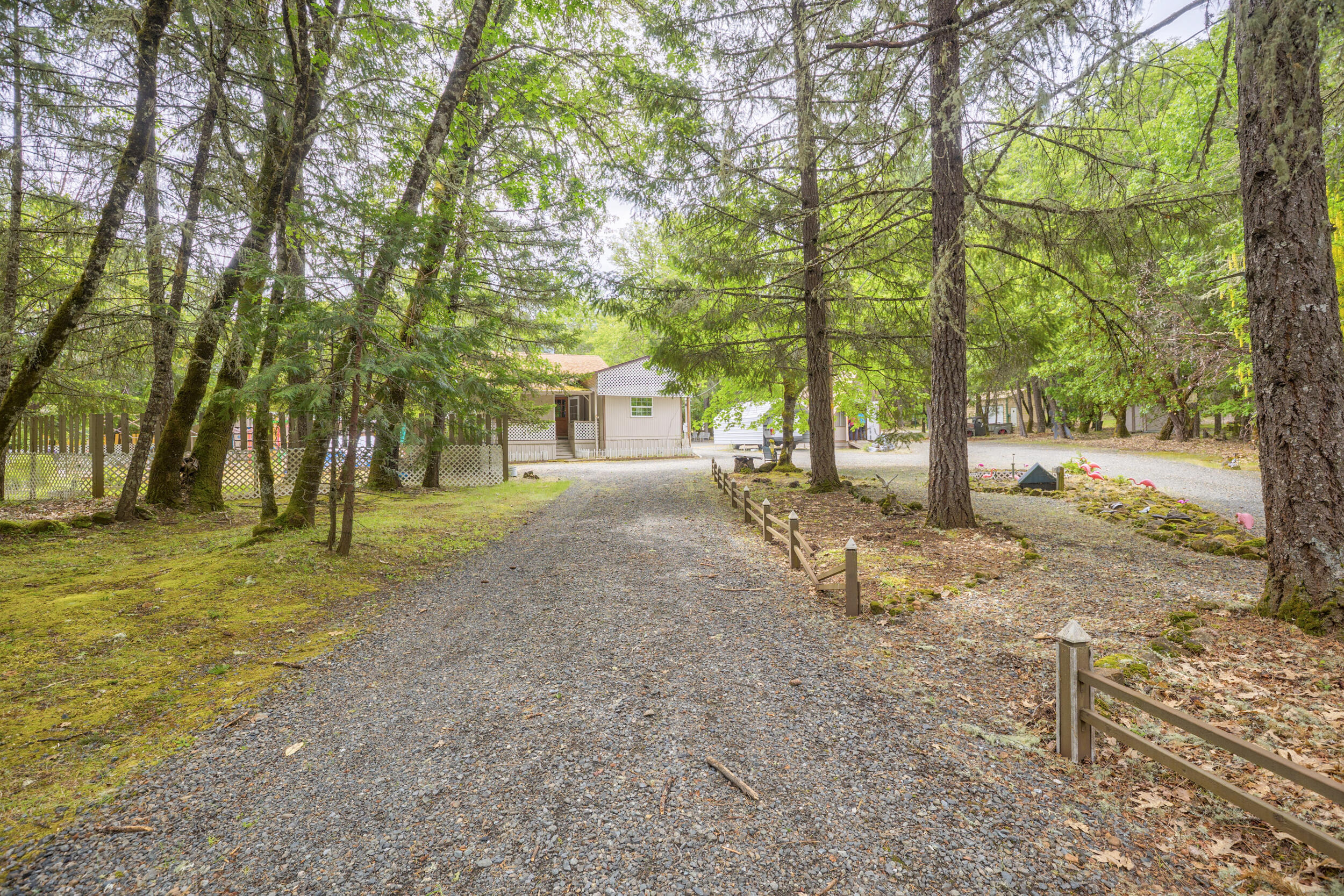 835 Southside Road Grants Pass, OR 97527 - Photo 2 of 52 1_0r1a6275b_1_6b_1_7b_1_8b_1_9b_1b