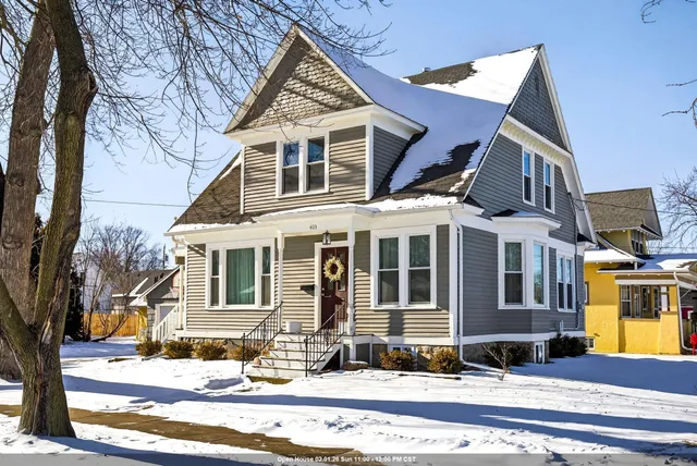 $369,900 | 403 Pine Street, Neenah, WI 54956