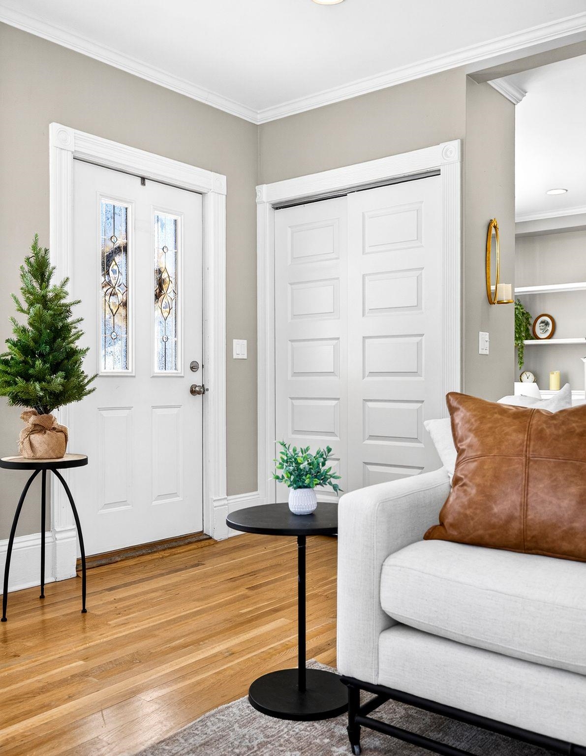 403 Pine Street Neenah, WI 54956 - Photo 5 of 42