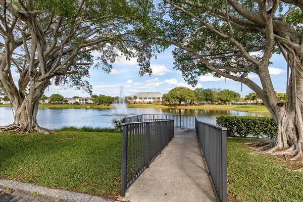 $1,500 | 142 Kent I West Palm Beach, West Palm Beach, FL 33417
