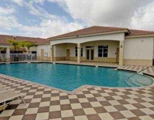 1913 Hibiscus Lane Riviera Beach, FL 33404 - Photo 3 of 5 20130405034401240816000000-o