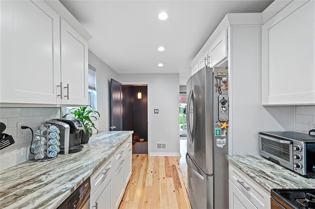 5348 Meadowcrest Road Pittsburgh, PA 15236 - Photo 11 of 24 Gallery Image 11