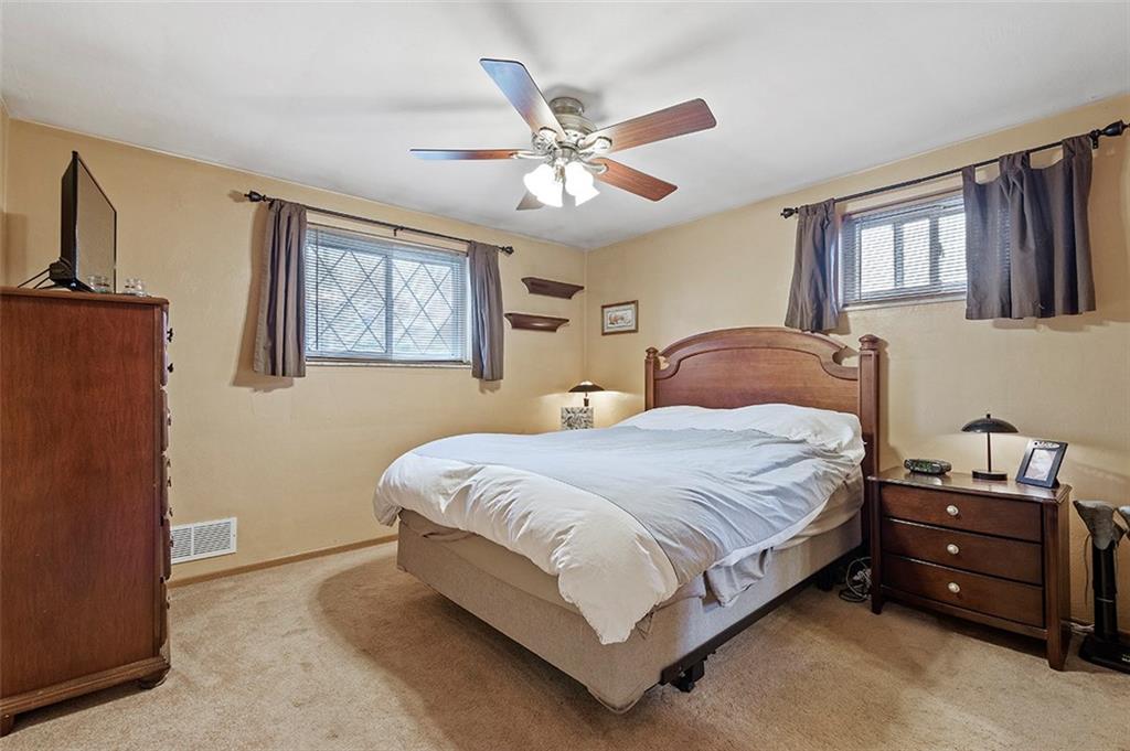 5348 Meadowcrest Road Pittsburgh, PA 15236 - Photo 13 of 24 Gallery Image 13