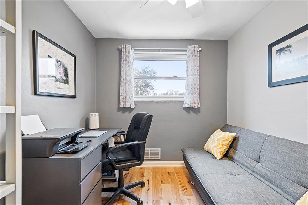 5348 Meadowcrest Road Pittsburgh, PA 15236 - Photo 16 of 24 Gallery Image 16