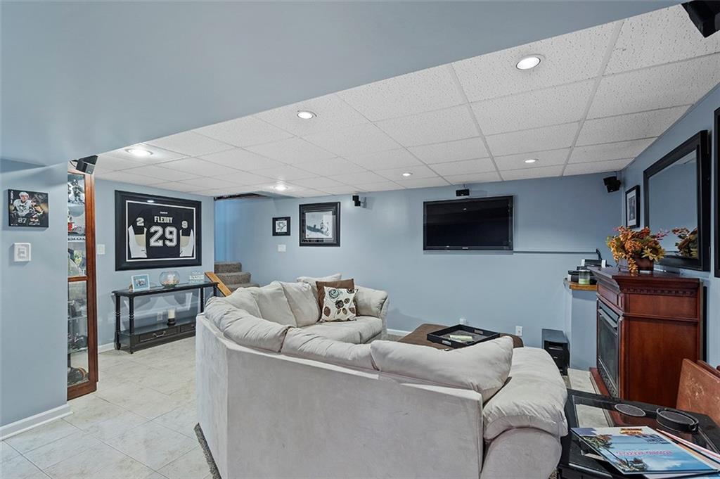 5348 Meadowcrest Road Pittsburgh, PA 15236 - Photo 18 of 24 Gallery Image 18