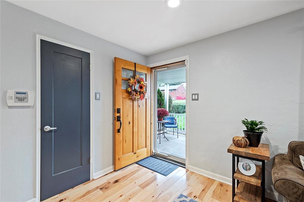 5348 Meadowcrest Road Pittsburgh, PA 15236 - Photo 4 of 24 Gallery Image 4