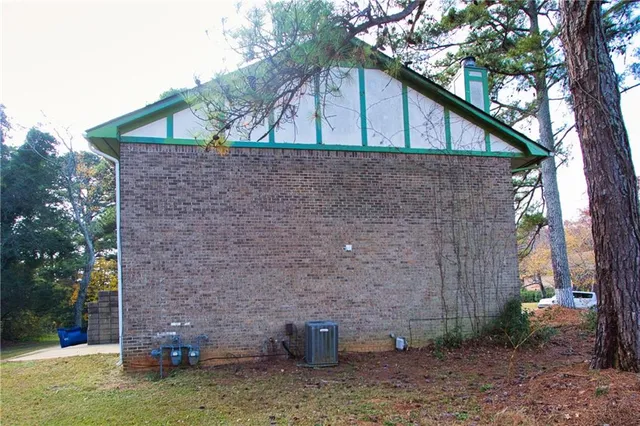 $1,300 | 2139 Golfview Drive Southeast, Conyers, GA 30013