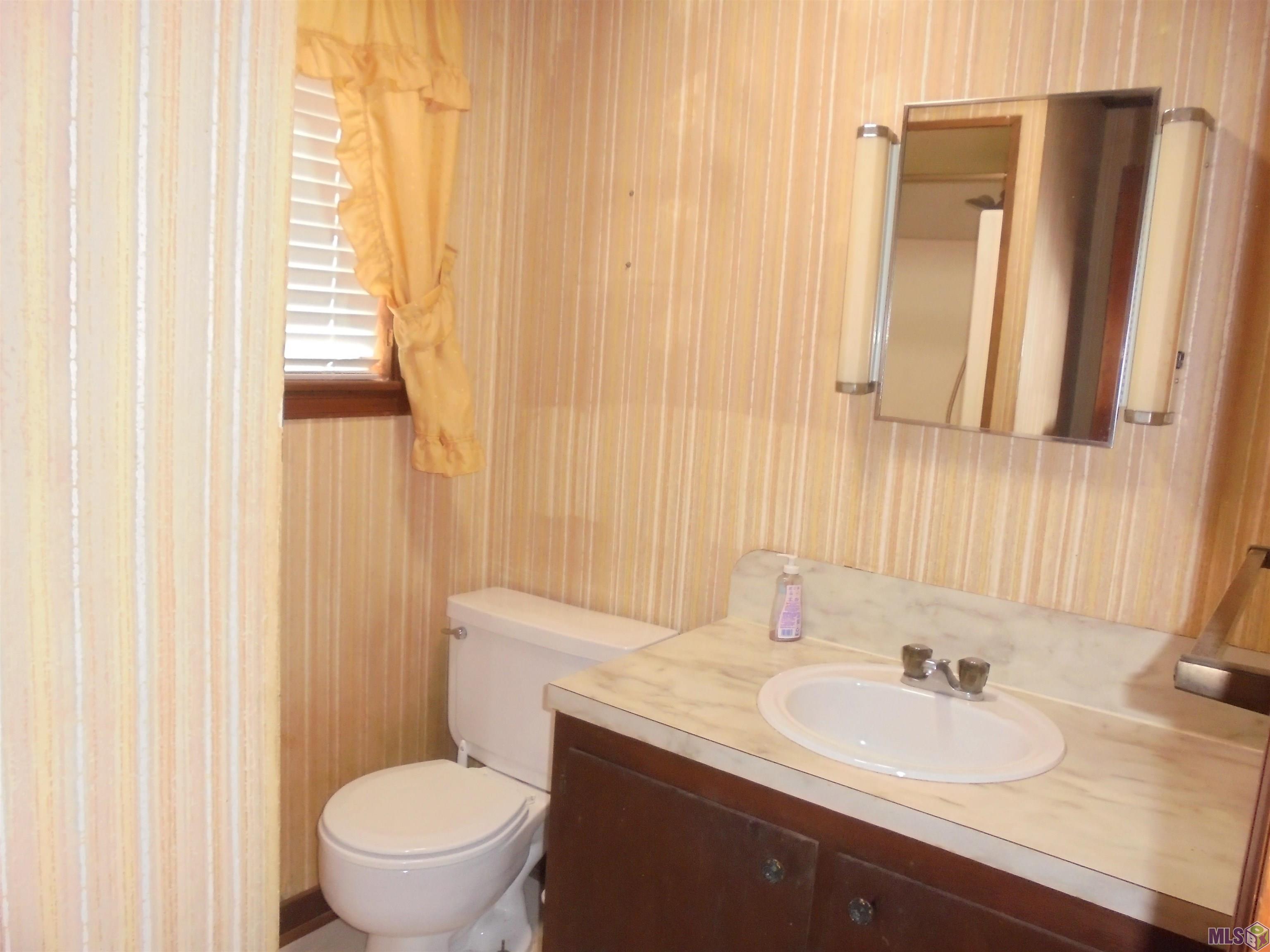 2411 Valley Street Baton Rouge, LA 70808 - Photo 3 of 7 2nd Bath