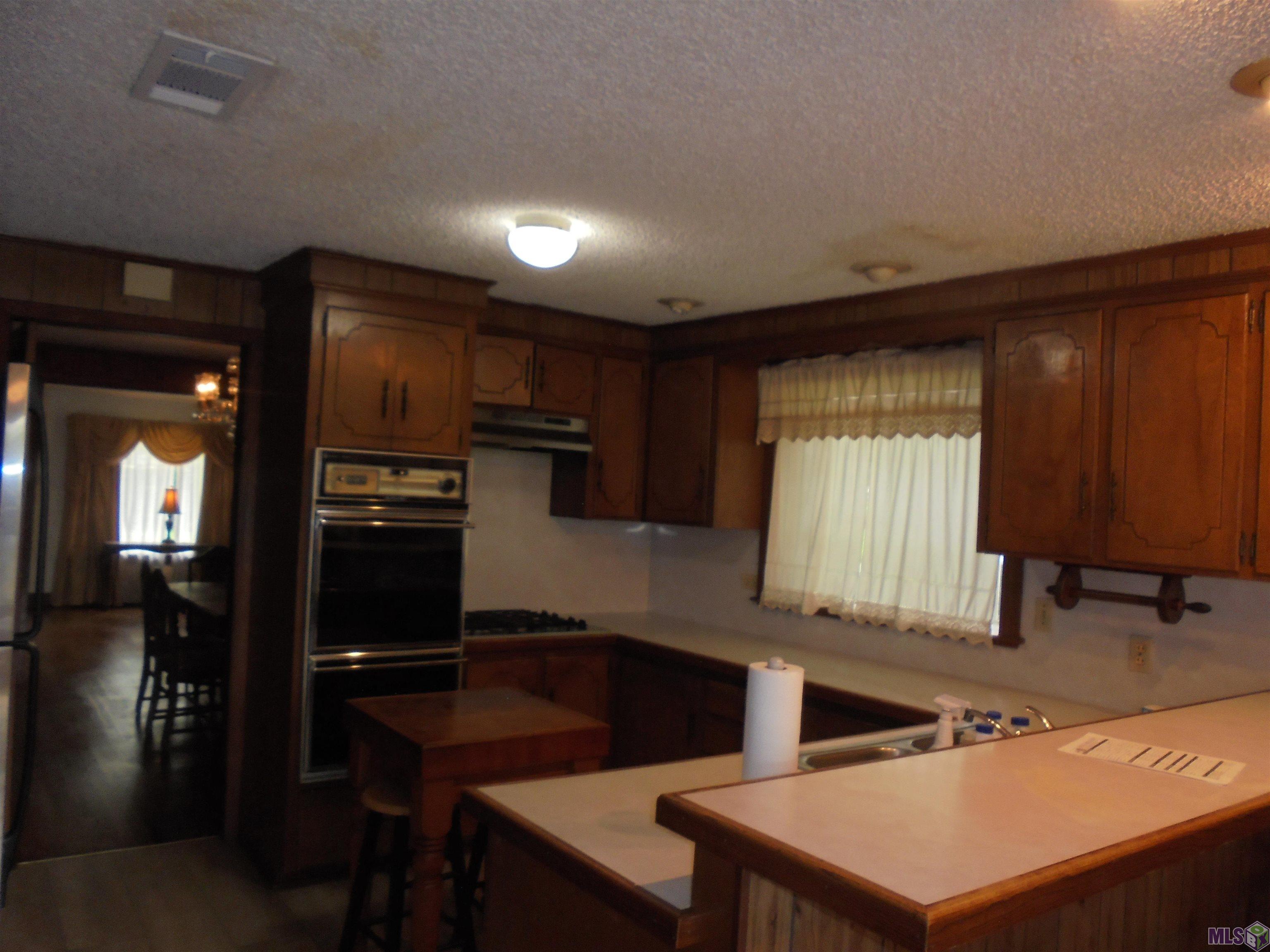 2411 Valley Street Baton Rouge, LA 70808 - Photo 6 of 7 Kitchen