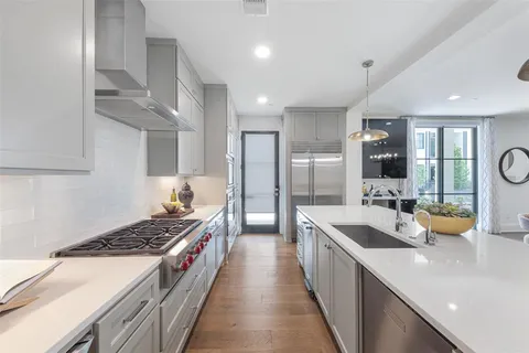 $1,295,000 | 5270 Town And Country Boulevard, Unit 124, Frisco, TX 75034