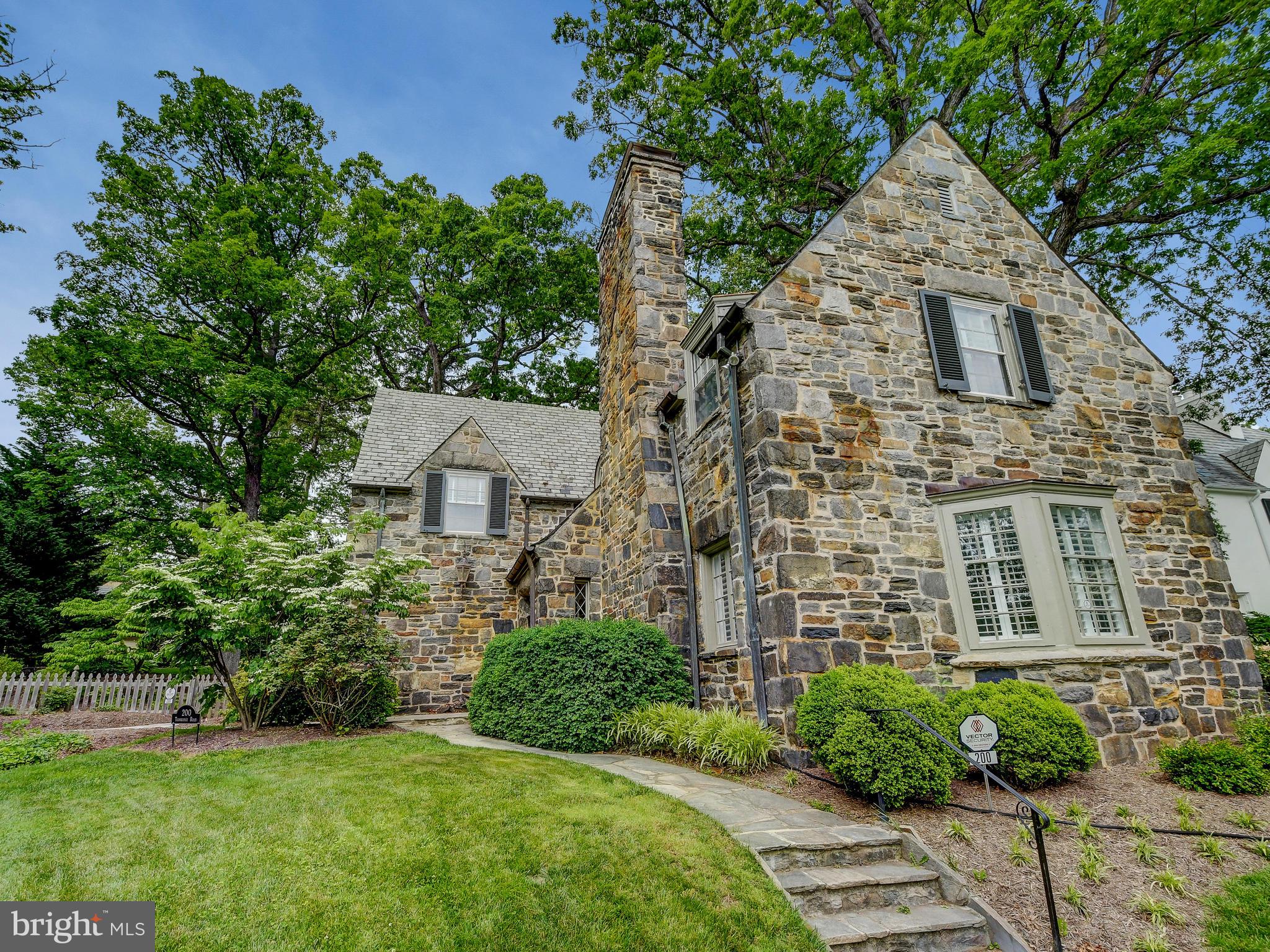 200 Tunbridge Road Baltimore, MD 21212 - Photo 2 of 49