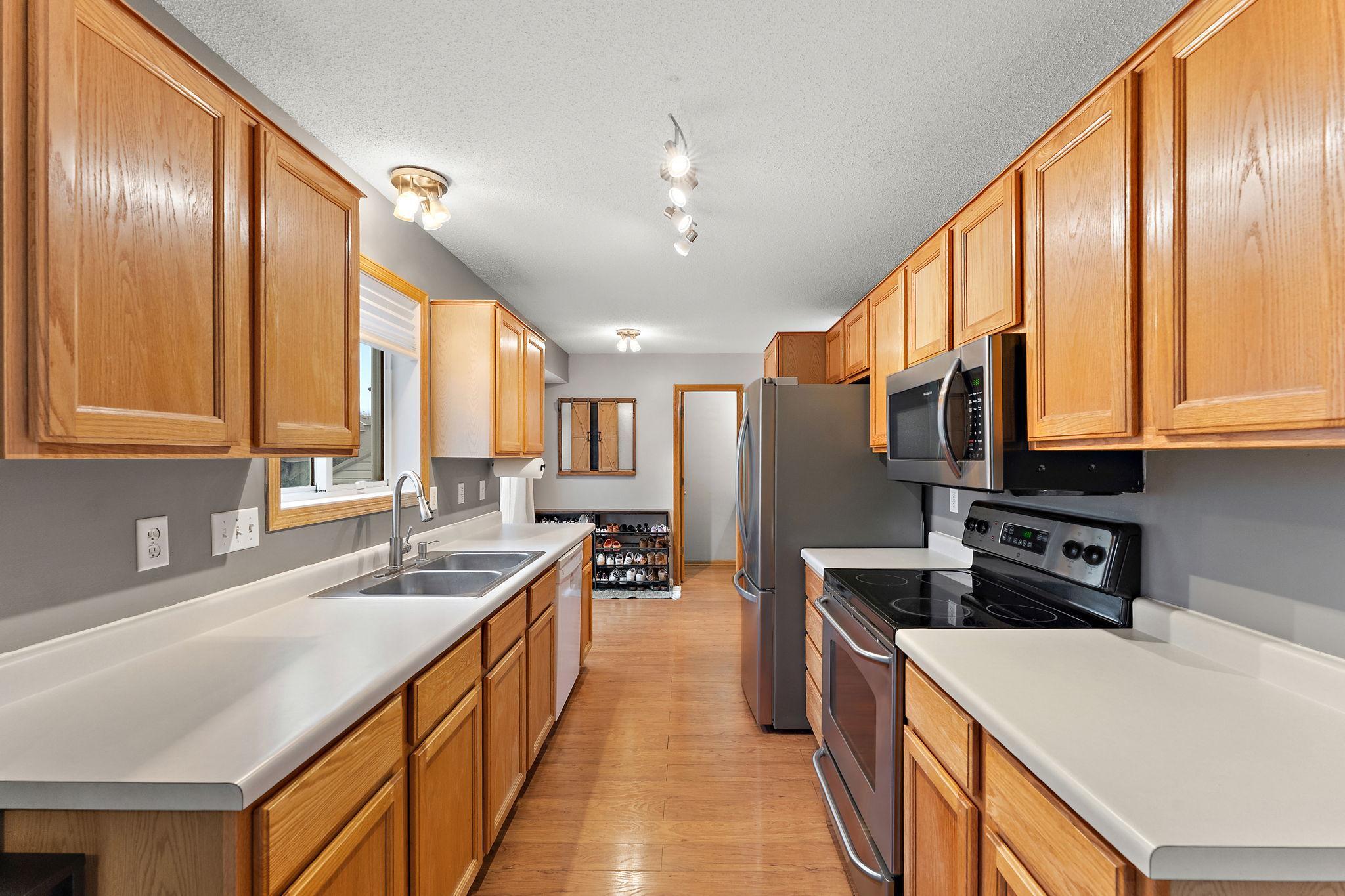 9812 Hamlet Lane South Cottage Grove, MN 55016 - Photo 7 of 24