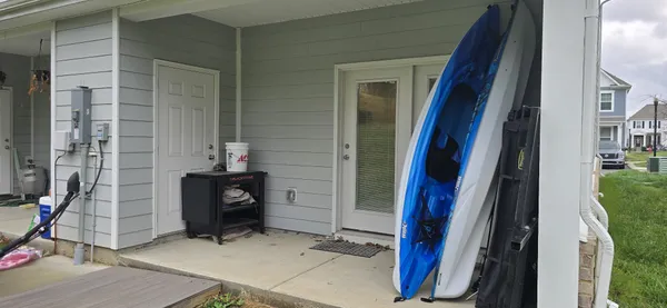 a view of an entryway with workspace