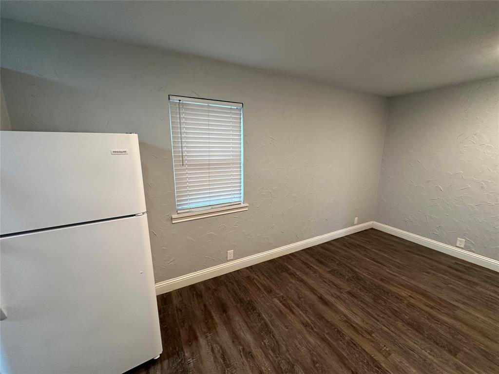 309 Southwest Murphy Road Burleson, TX 76028 - Photo 11 of 14