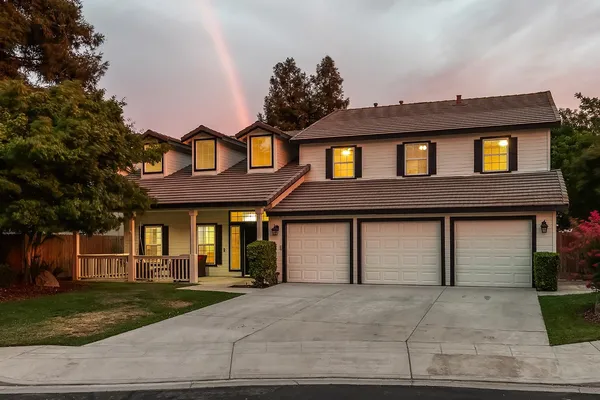 $929,000 | 42 Chennault Avenue, Clovis, CA 93611