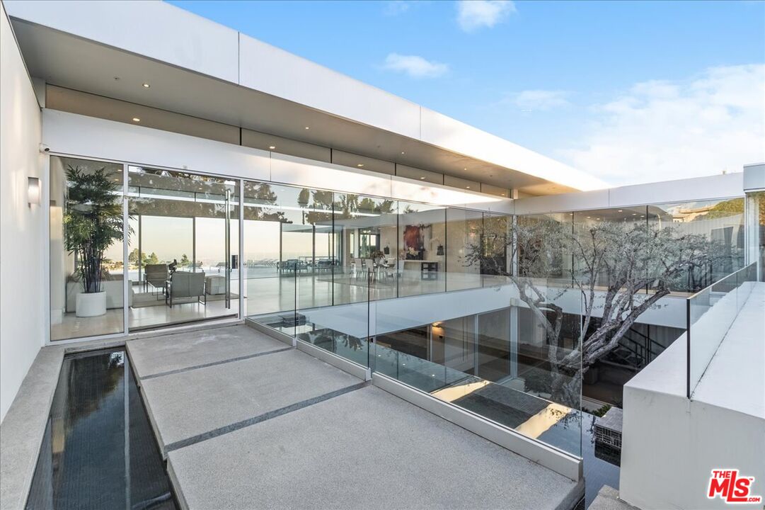 1620 Carla Ridge Beverly Hills, CA 90210 - Photo 1 of 42