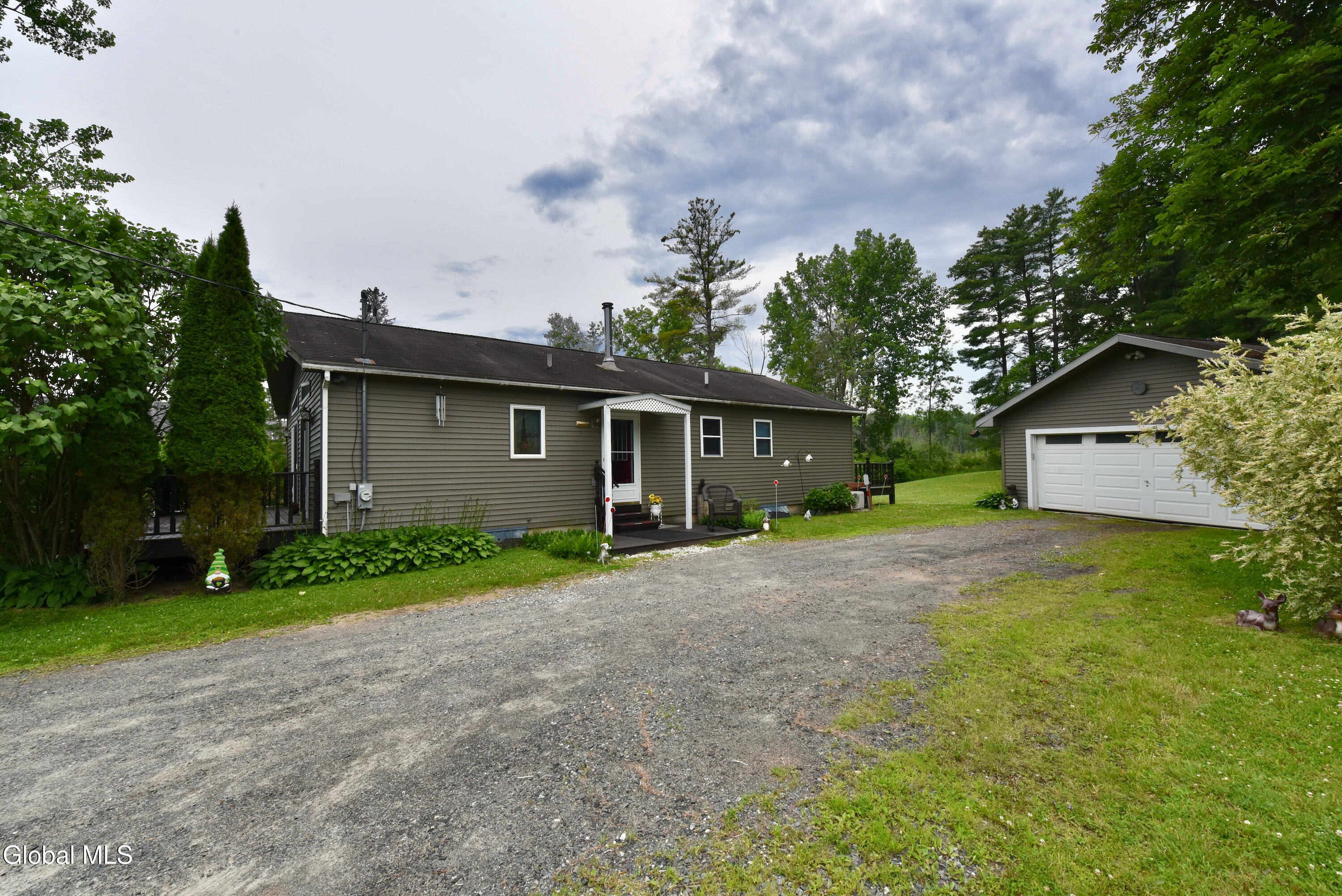 1252 Midline Road Amsterdam, NY 12010 - Photo 2 of 31 1