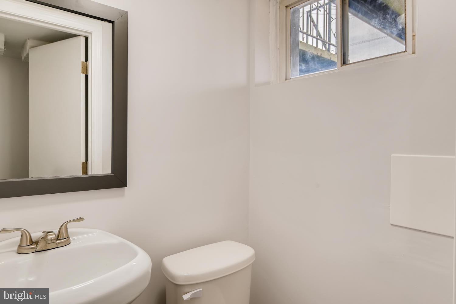 729 Stamford Road Baltimore, MD 21229 - Photo 20 of 26 Half Bathroom