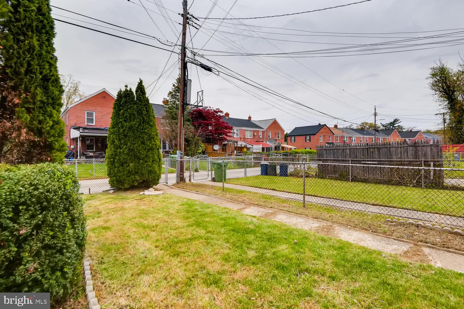 729 Stamford Road Baltimore, MD 21229 - Photo 25 of 26 Backyard