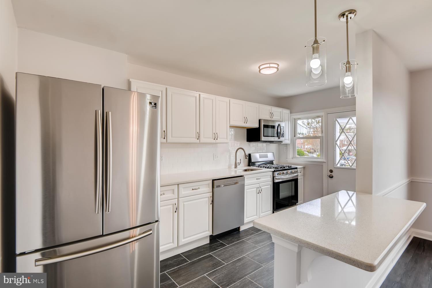 729 Stamford Road Baltimore, MD 21229 - Photo 7 of 26 Kitchen