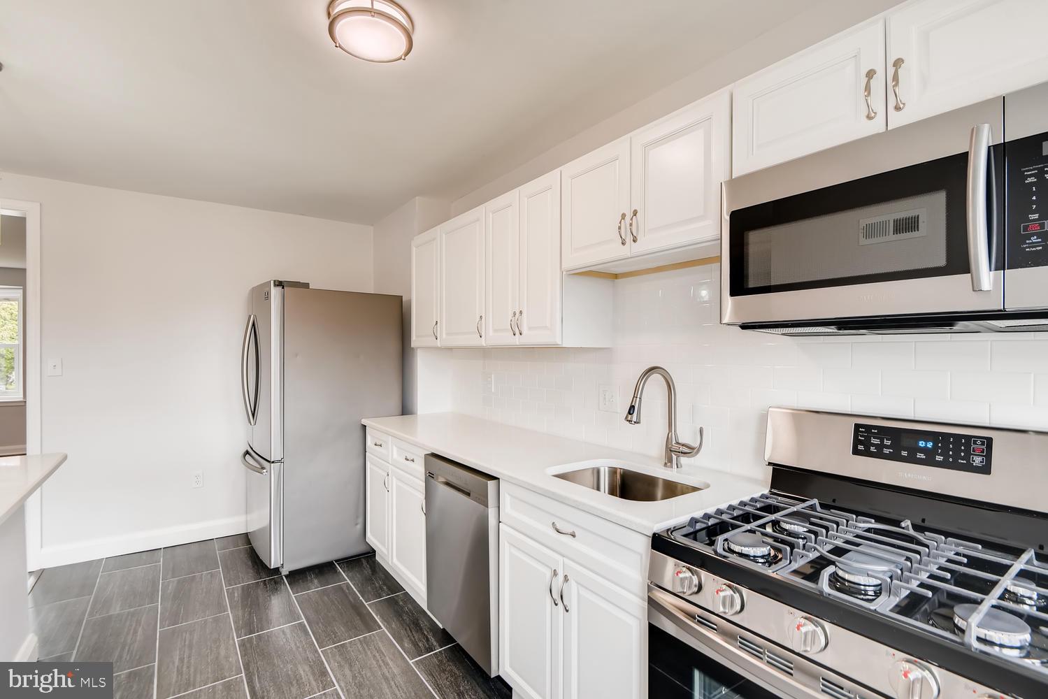 729 Stamford Road Baltimore, MD 21229 - Photo 9 of 26 Kitchen