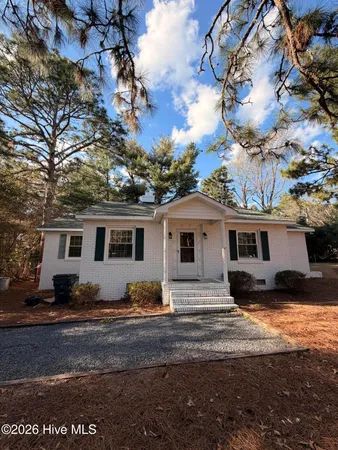 $1,800 | 680 North Bennett Street, Southern Pines, NC 28387