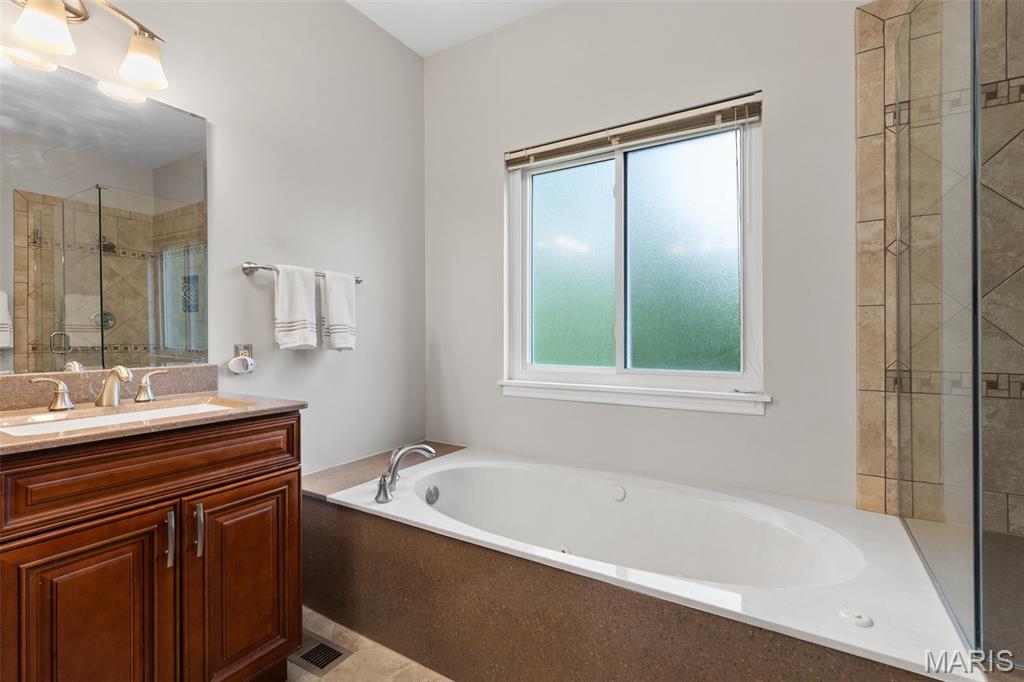 2385 Clarjon Drive Ballwin, MO 63021 - Photo 24 of 58