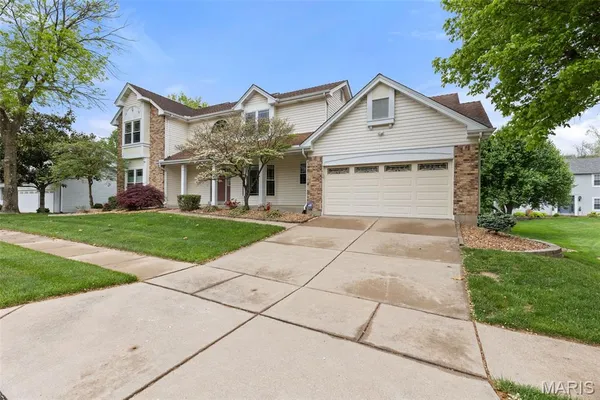 $695,000 | 2385 Clarjon Drive, Ballwin, MO 63021