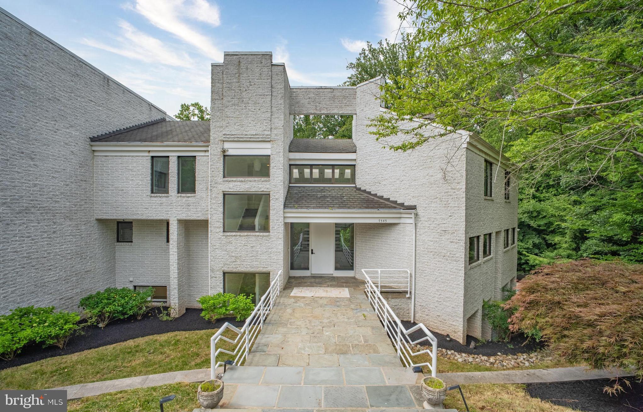 7545 Potomac Fall Road McLean, VA 22102 - Photo 2 of 89