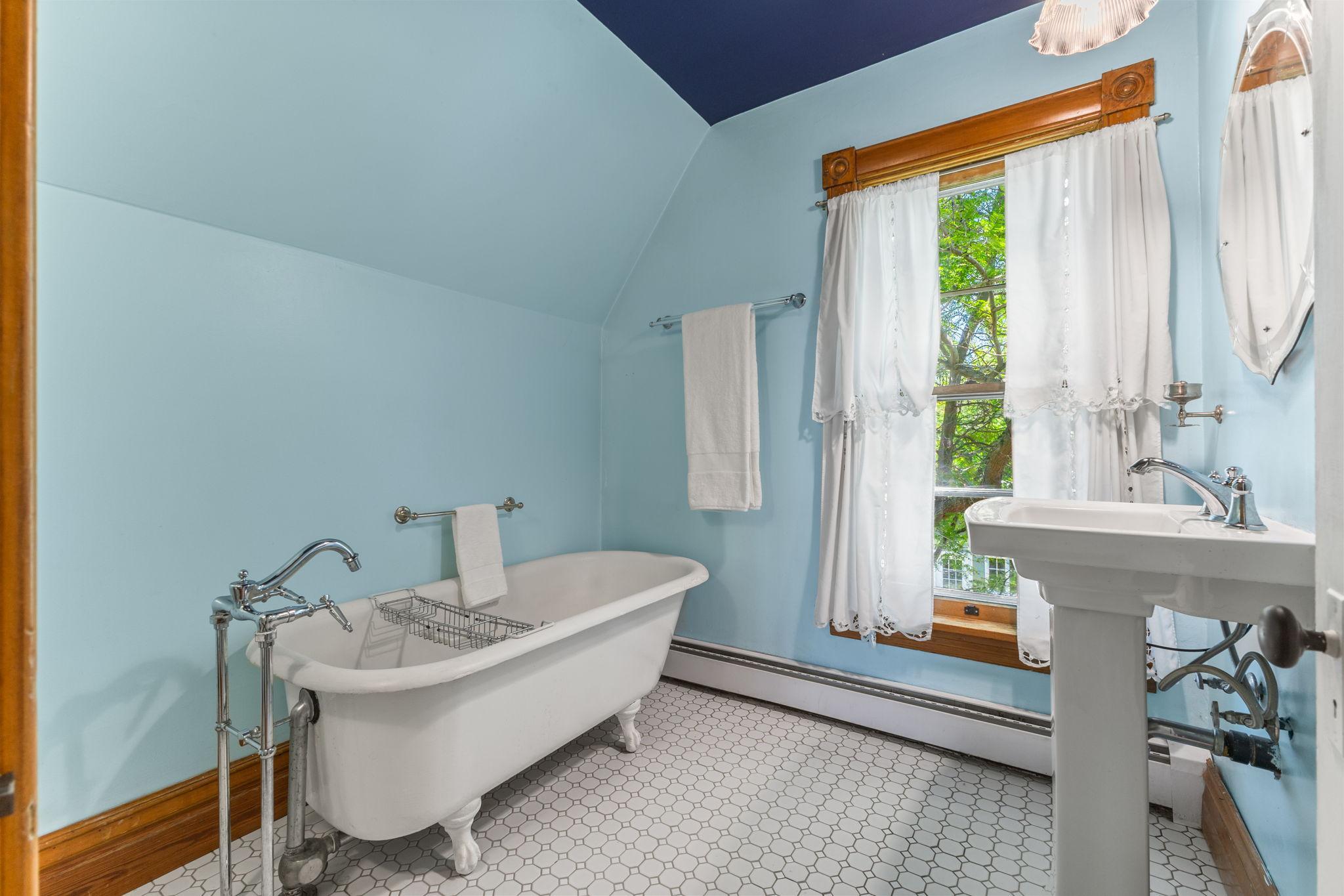 228 Summit Avenue Center City, MN 55012 - Photo 37 of 71