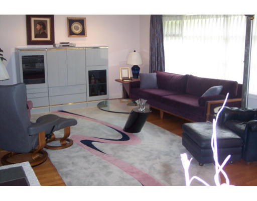 12 Marilyn Road Andover, MA 01810 - Photo 4 of 11 Gallery Image 4